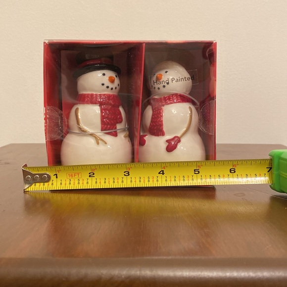 Snowman Hand Painted Salt & Pepper Shaker Set - Picture 7 of 7